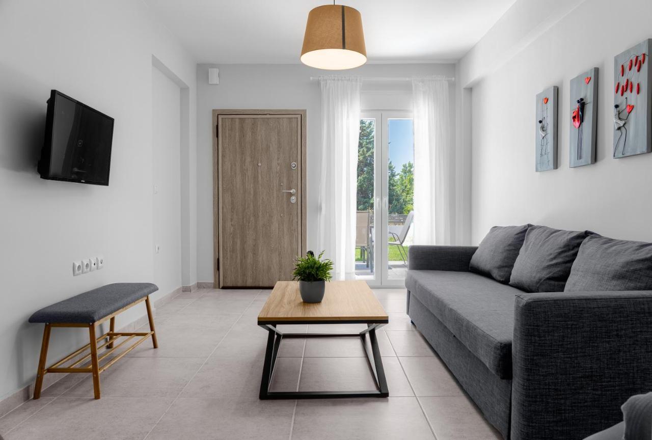 V Luxury Apartments Posidi Kültér fotó