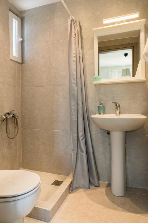 V Luxury Apartments Posidi Kültér fotó