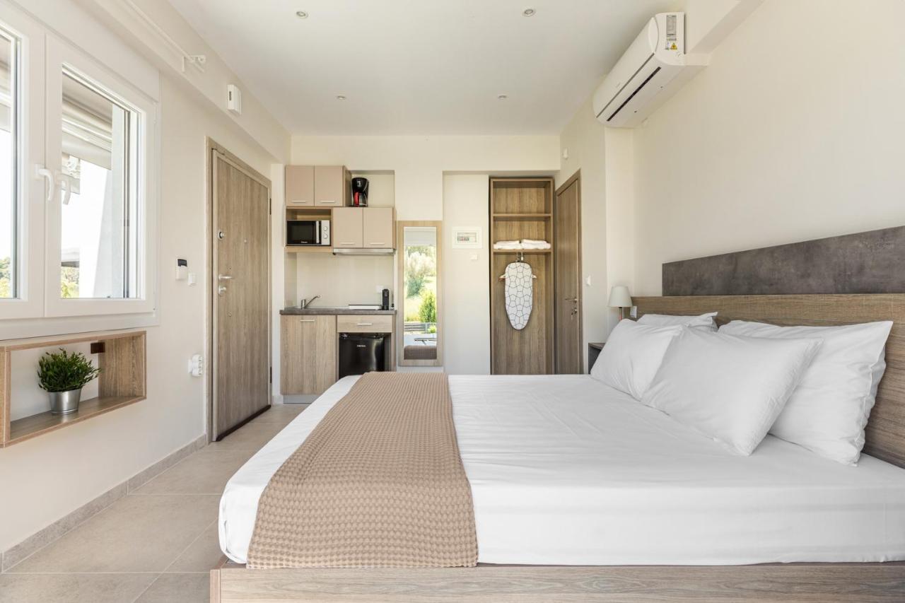 V Luxury Apartments Posidi Kültér fotó