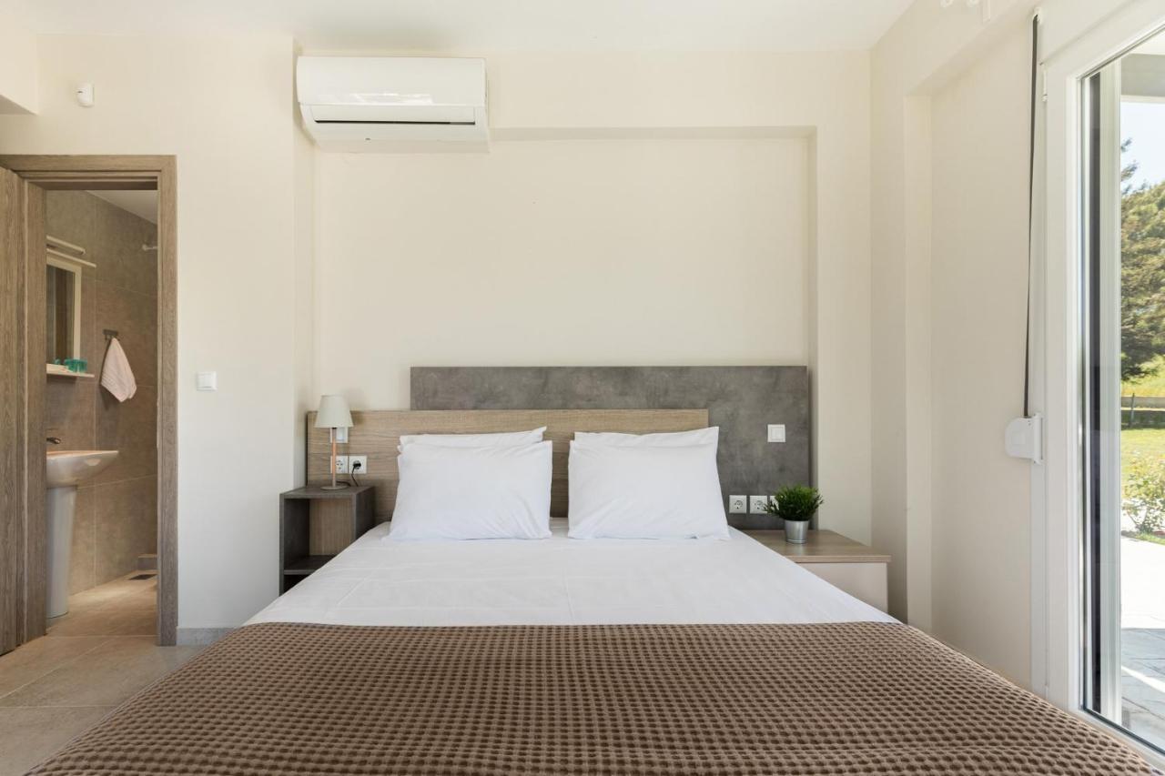 V Luxury Apartments Posidi Kültér fotó