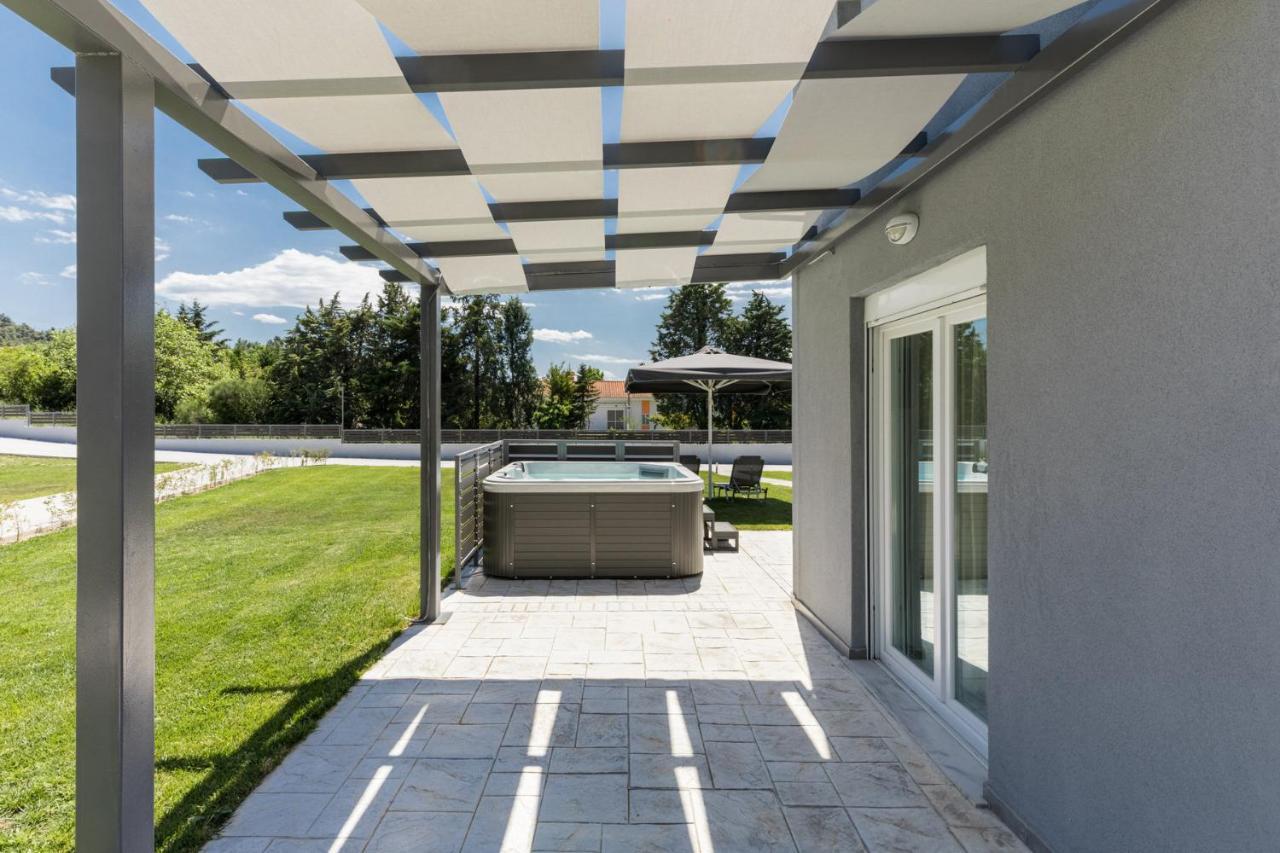 V Luxury Apartments Posidi Kültér fotó